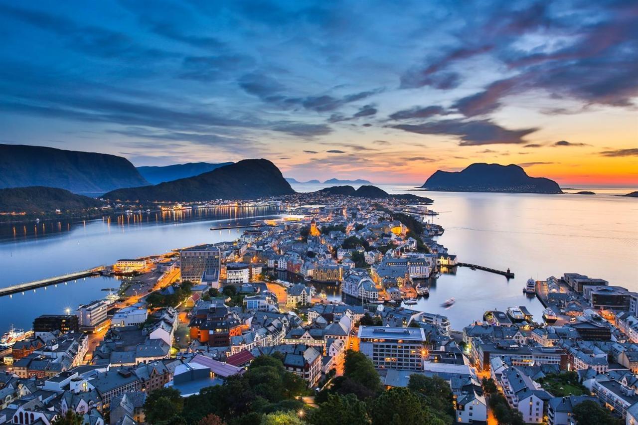 Four Monkeys Hotel Alesund Exterior photo