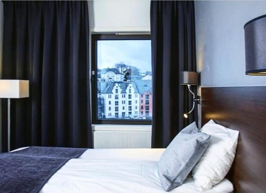 Four Monkeys Hotel Alesund Exterior photo