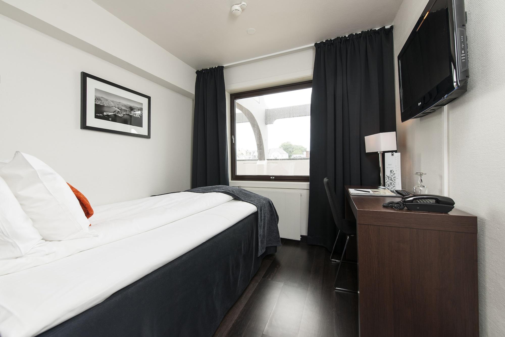 Four Monkeys Hotel Alesund Exterior photo