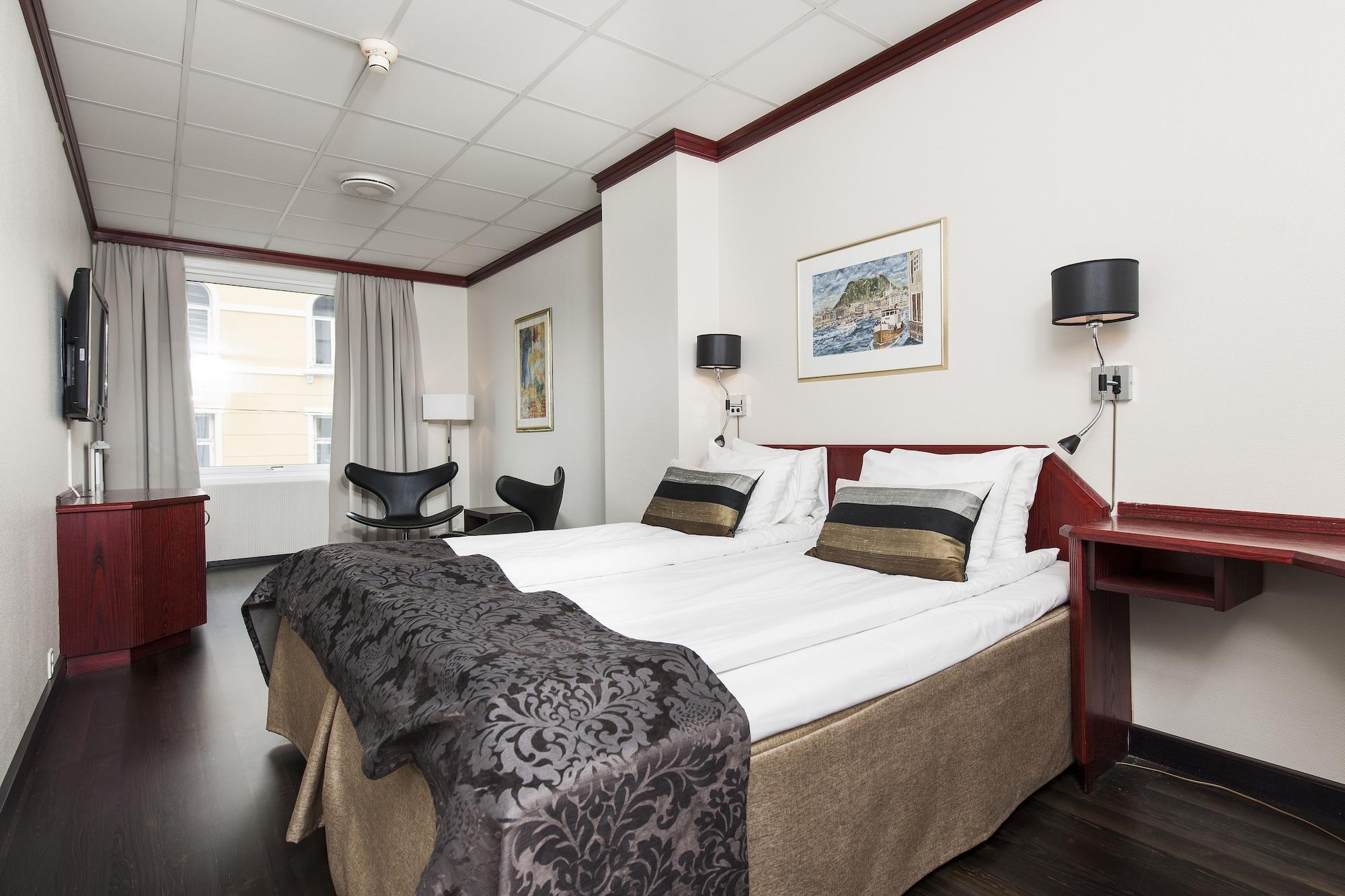 Four Monkeys Hotel Alesund Exterior photo