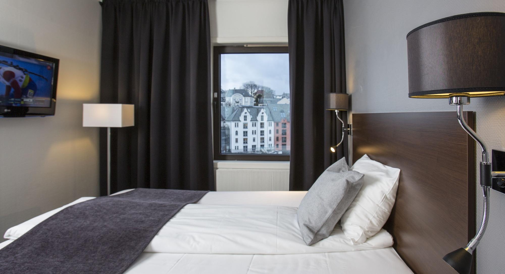Four Monkeys Hotel Alesund Exterior photo