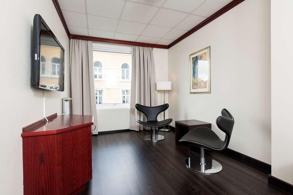 Four Monkeys Hotel Alesund Room photo