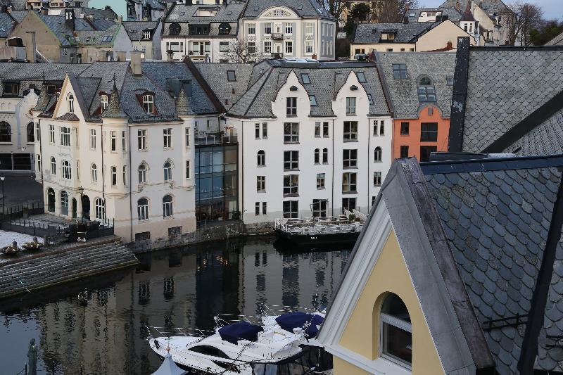 Four Monkeys Hotel Alesund Exterior photo