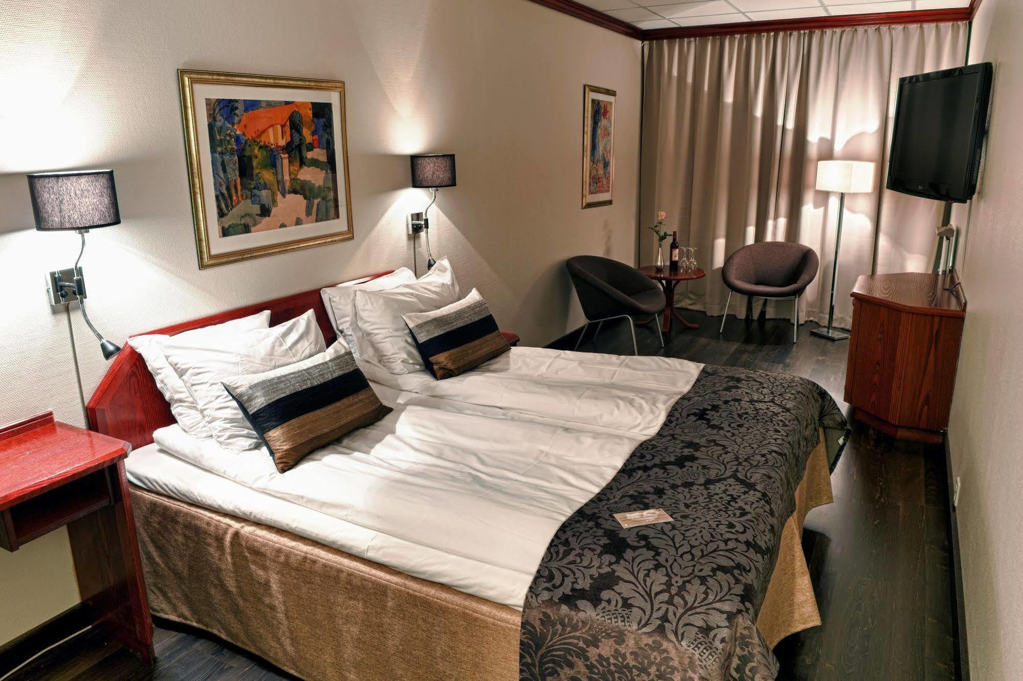 Four Monkeys Hotel Alesund Exterior photo
