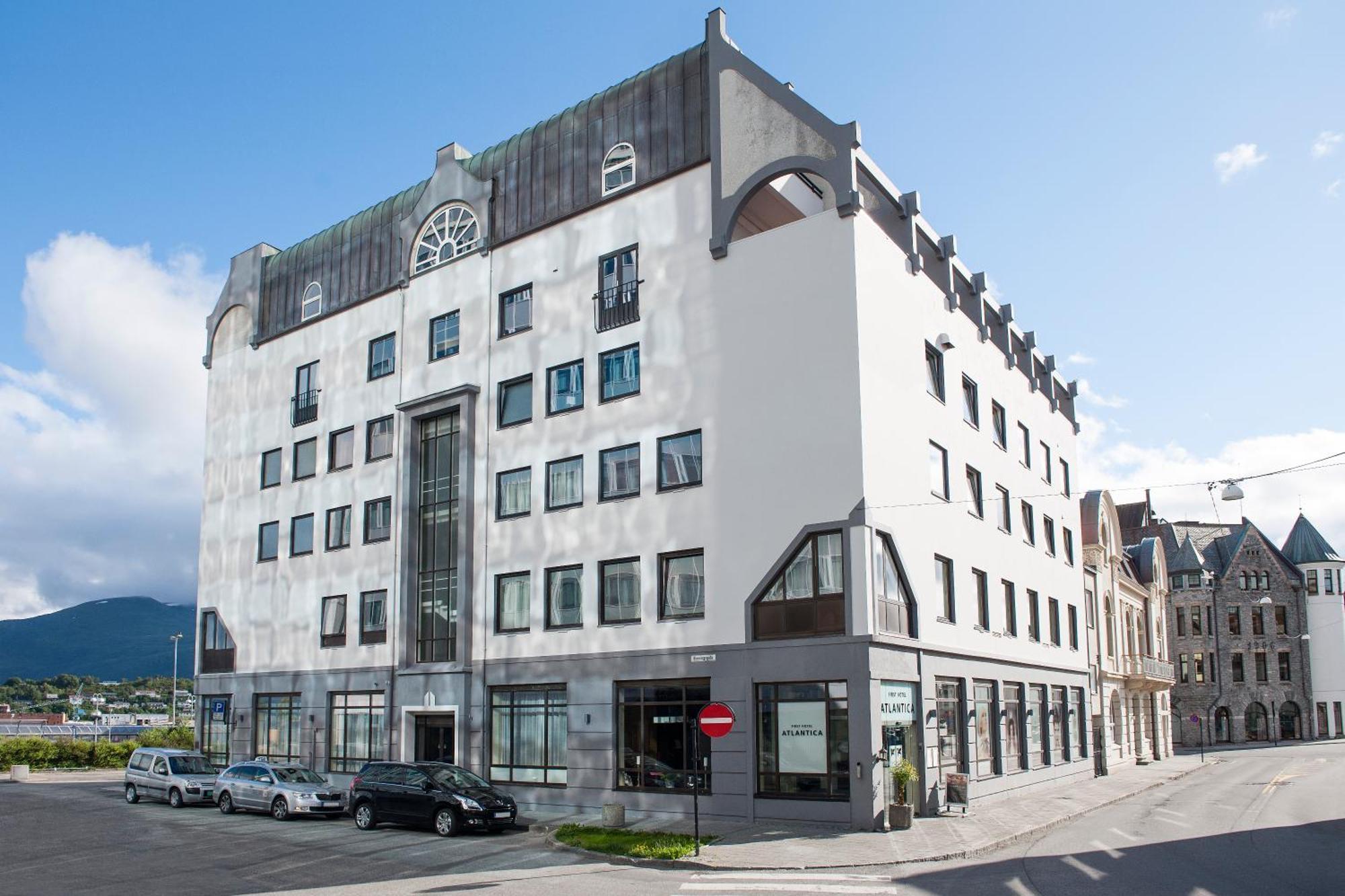 Four Monkeys Hotel Alesund Exterior photo