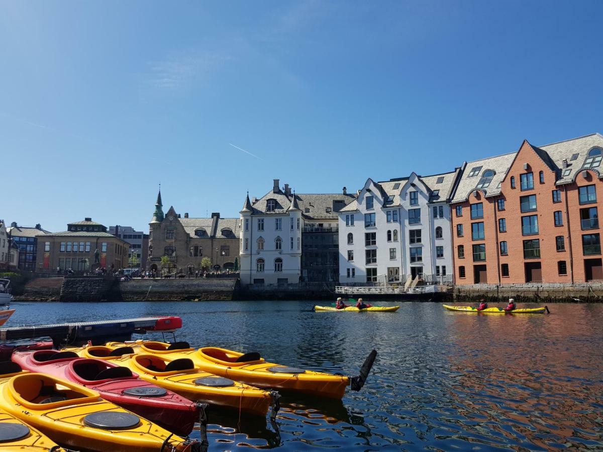 Four Monkeys Hotel Alesund Exterior photo