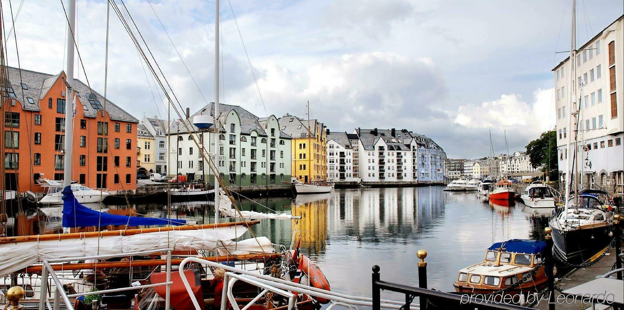 Four Monkeys Hotel Alesund Exterior photo